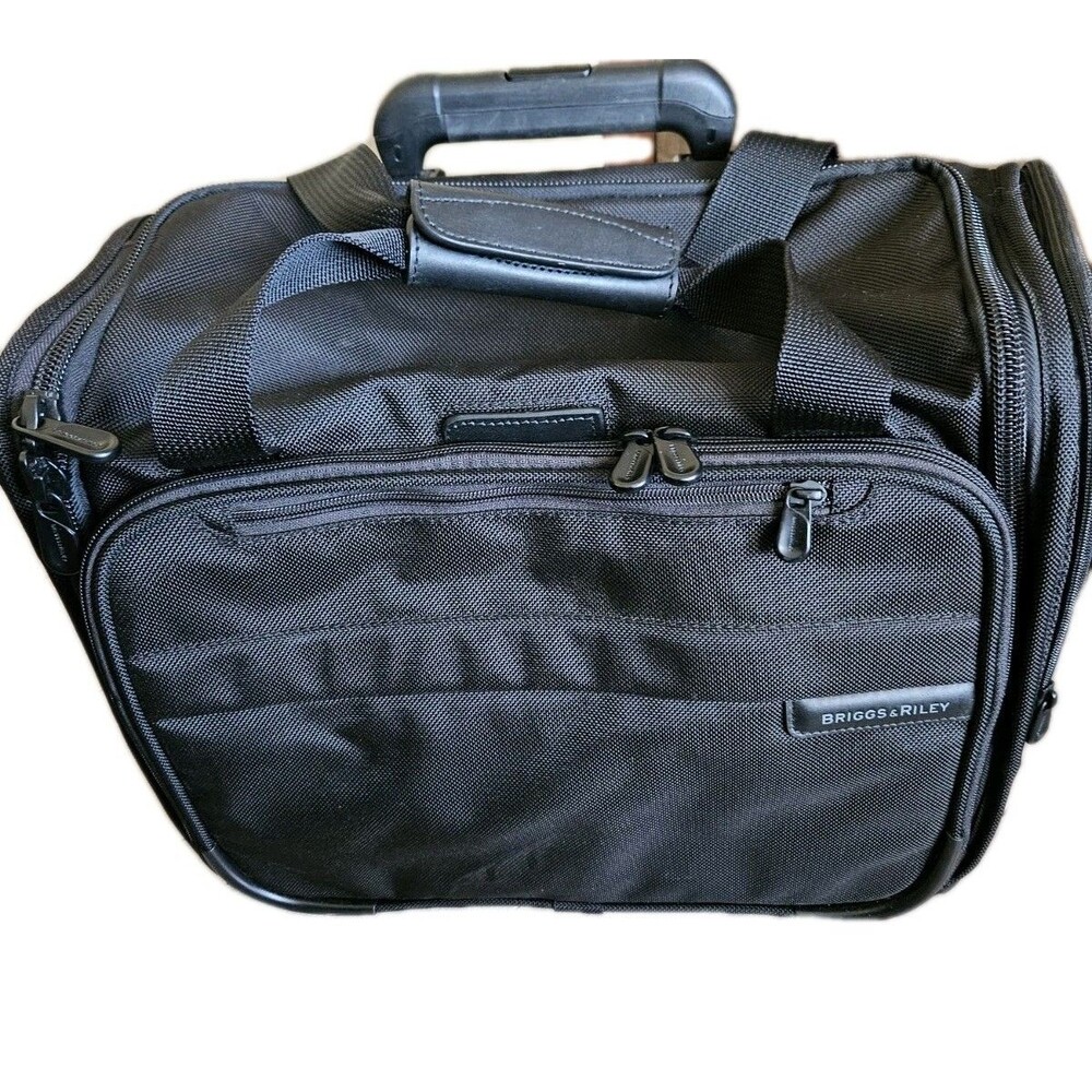 Briggs & Riley Black Nylon Duffle Bag Carry On Compartments Extending Handle